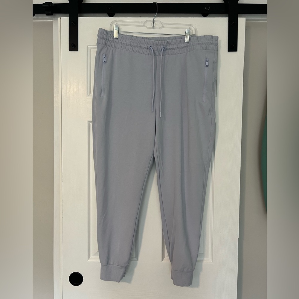 Old Navy Light Gray Women’s High-Rise Dynamic Fleece Joggers